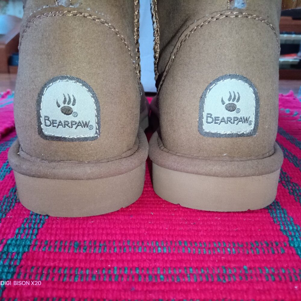 BearPaw VEGAN Elle Short *Neverwet boots size 7